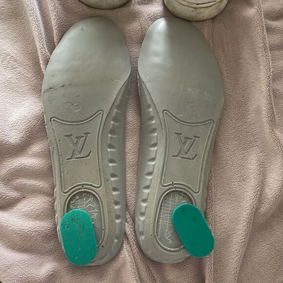 LOUIS VUITTON | Front Row Leather Sneakers - Picture 13 of 16